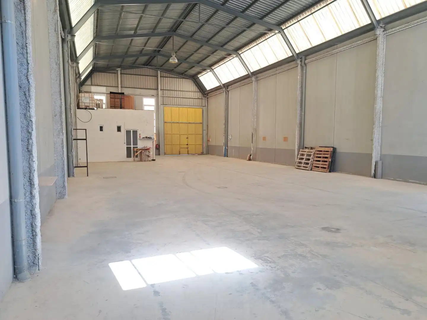 Nau industrial en venda a Casco Urbano