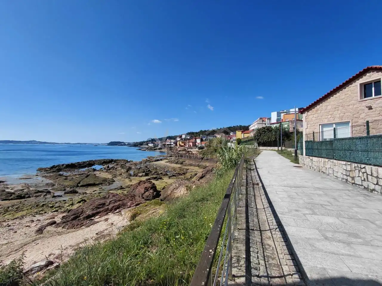 Casa amb terrassa en venda a Boiro, imagen 2