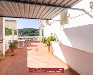 Terrassa de Casa o xalet en venda en Serra amb Jardí privat, Terrassa i Traster