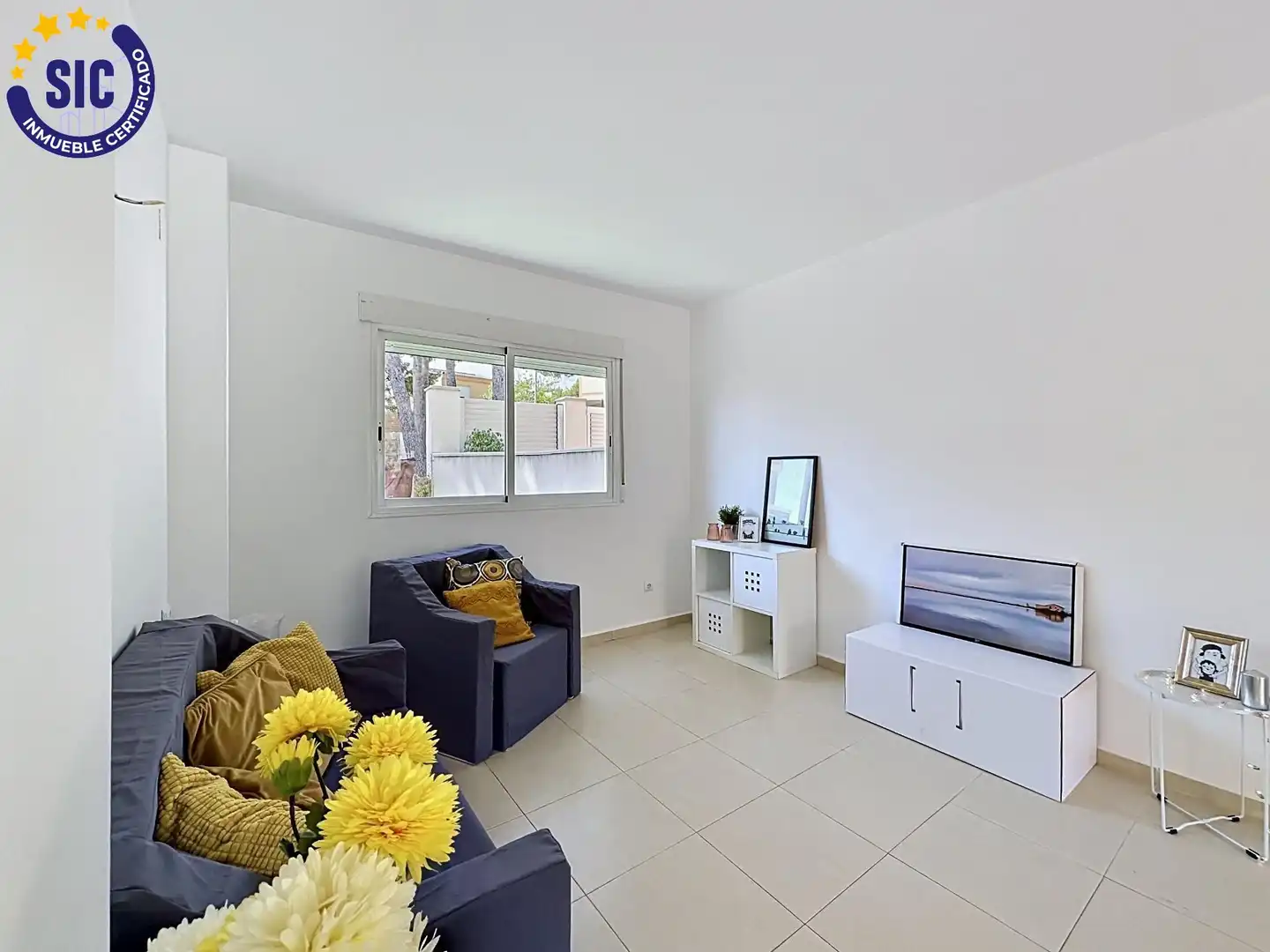 Sala de estar de Casa adosada en venta en Serra con Jardín privado, Terraza y Piscina comunitaria