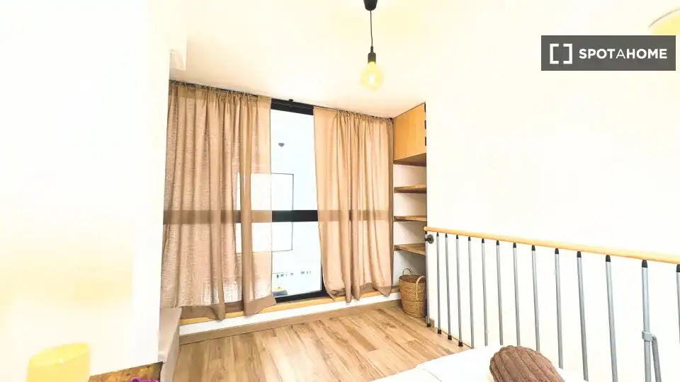 Bedroom of Flat for rent in Madrid  with Air Conditioner, Heating and Furnished