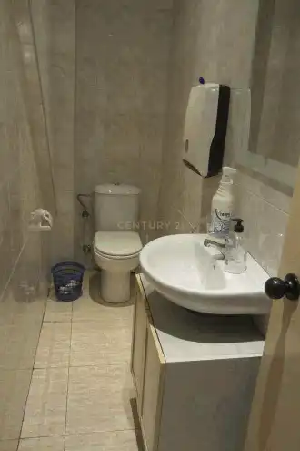 Badezimmer von Geschaftsraum zum Verkauf in Ripollet mit Klimaanlage und Alarm