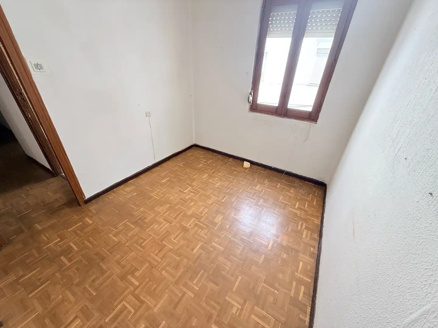 Dormitori de Apartament en venda en León Capital  amb Parquet, Traster i Balcó