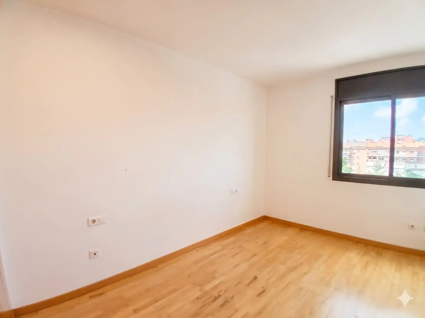 Schlafzimmer von Wohnung zum Verkauf in Girona mit Klimaanlage, Heizung und Balkon