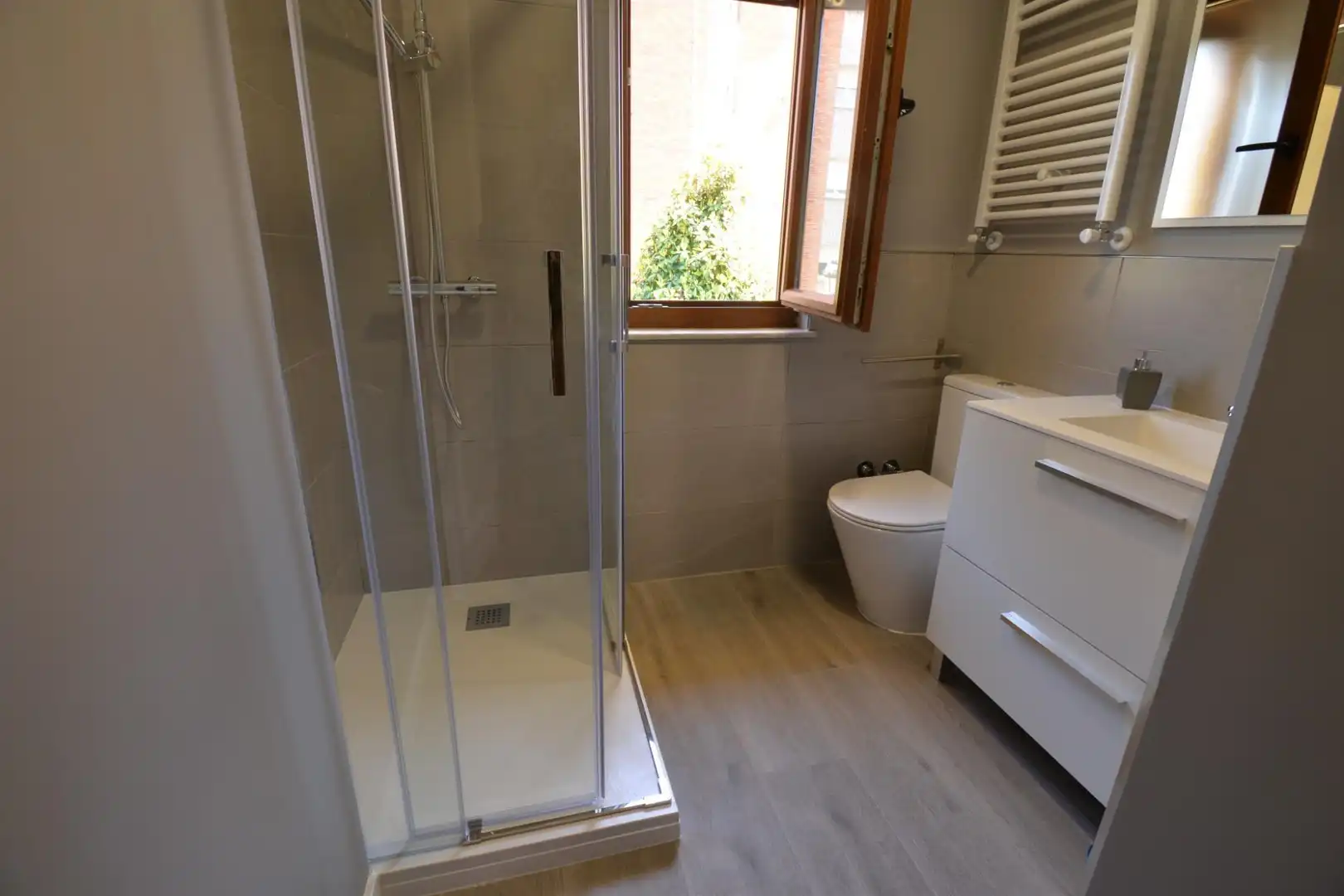 Bathroom of Houses for rent in Oviedo   with Terrace and Storage room