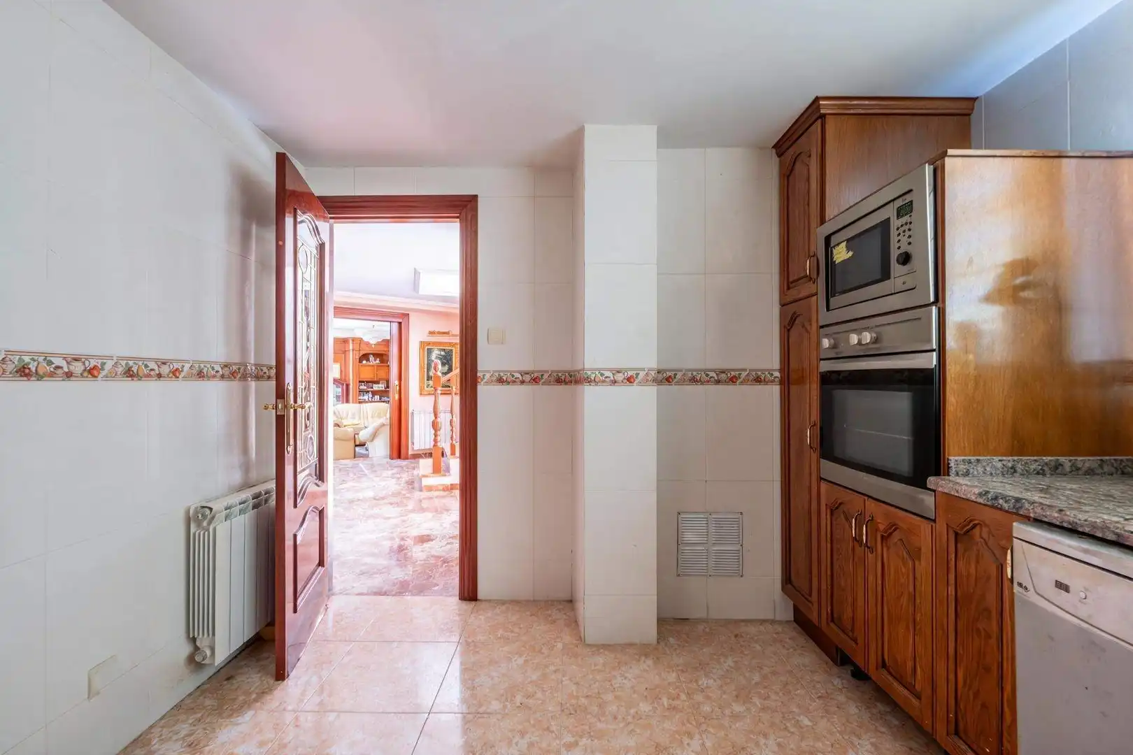 Cuina de Casa o xalet en venda en Zaragoza amb Jardí privat, Terrassa i Traster