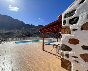 Vista exterior de Casa o xalet en venda en San Bartolomé de Tirajana amb Terrassa i Piscina