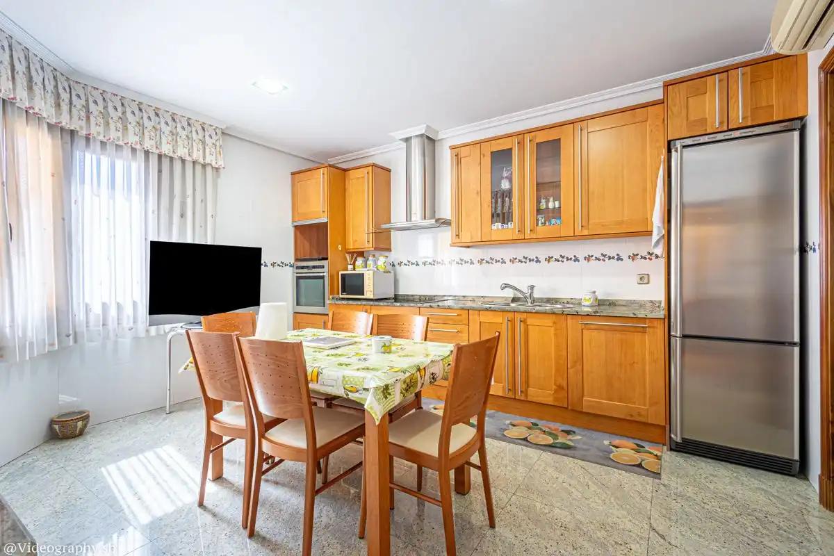 Cocina de Casa o chalet en venta en Alcalá de Henares con Aire acondicionado, Calefacción y Jardín privado