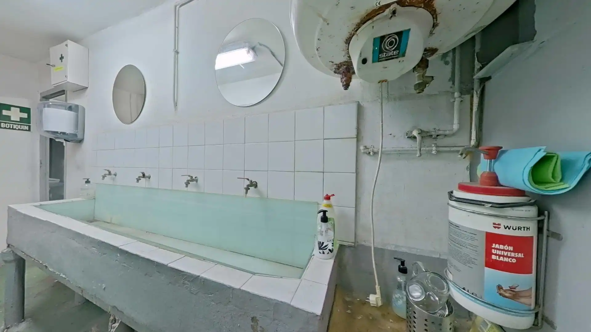 Baño de Nave industrial de alquiler en Ripollet