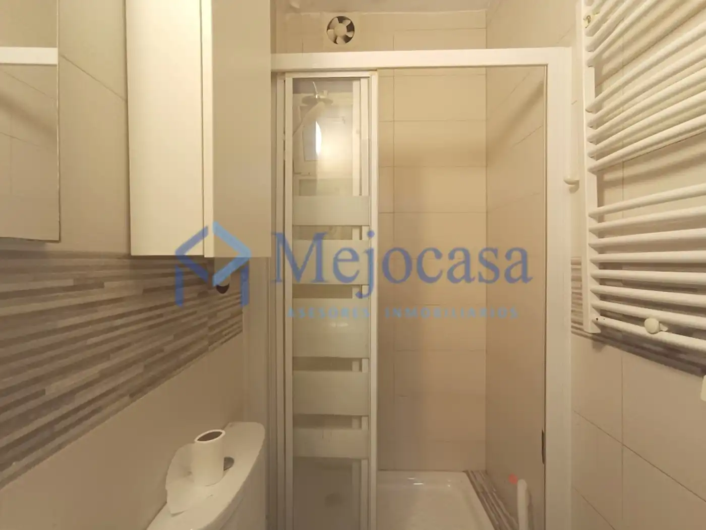 Badezimmer von Wohnung zum Verkauf in Madrid mit Heizung und Ofen
