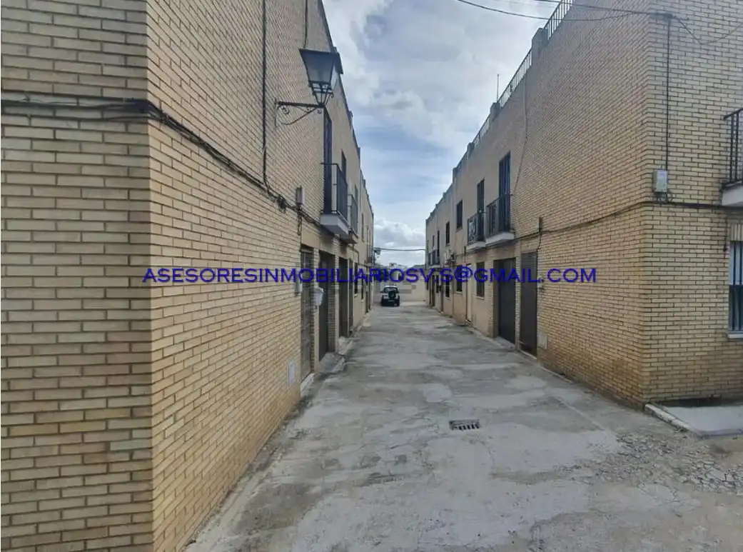 Adossat amb terrassa en venda a Calle Variante