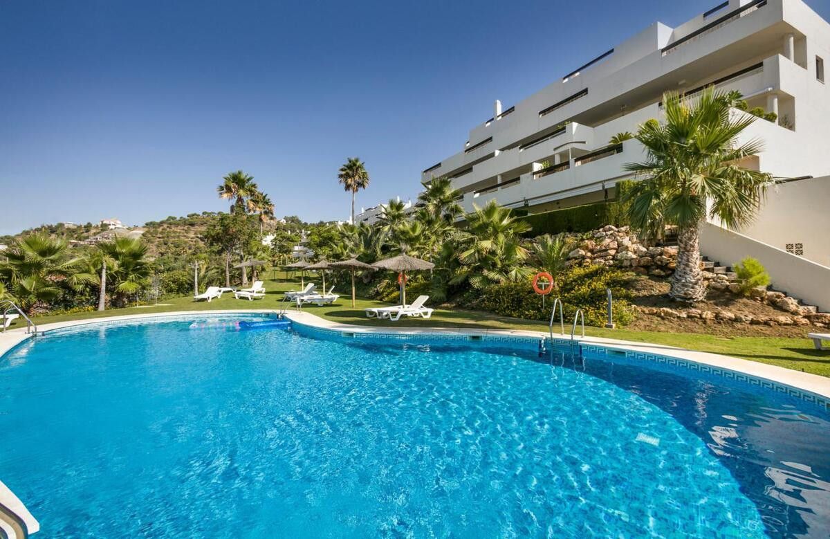 Piscina de Apartament en venda en Benahavís amb Aire condicionat, Terrassa i Piscina