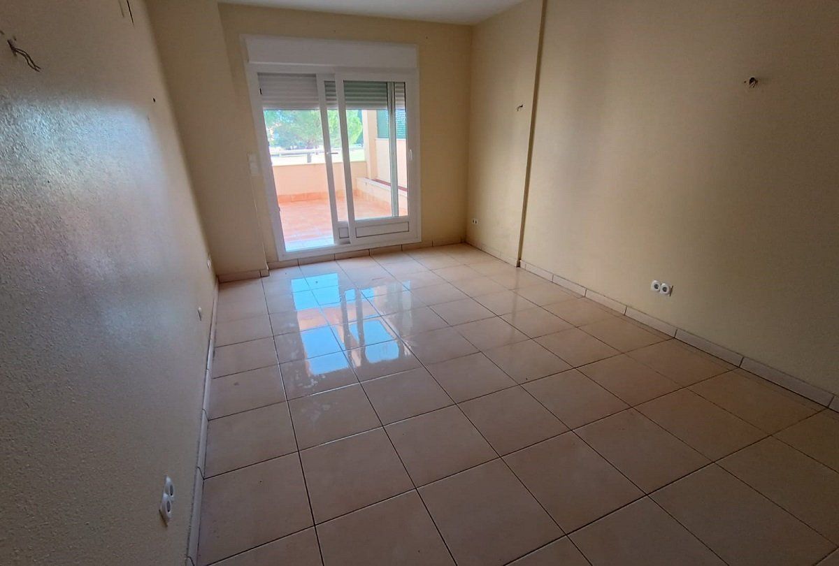 Habitación de Piso en venta en Oliva con Jardín privado, Trastero y Alarma