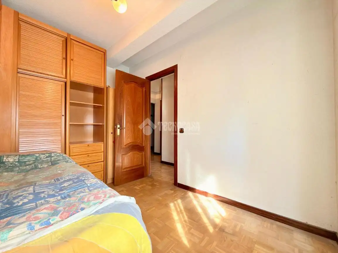 Habitación de Piso en venta en Madrid con Calefacción, Parquet y Terraza