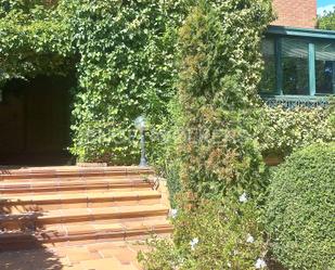 Jardí de Casa adosada en venda en  Madrid Capital amb Aire condicionat, Terrassa i Piscina