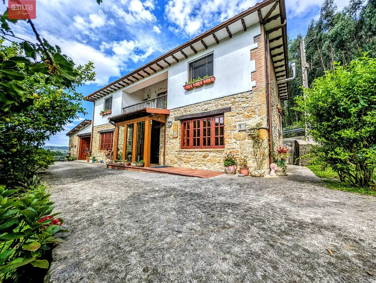 Vista exterior de Casa o chalet en venta en Escalante con Jardín privado y Balcón