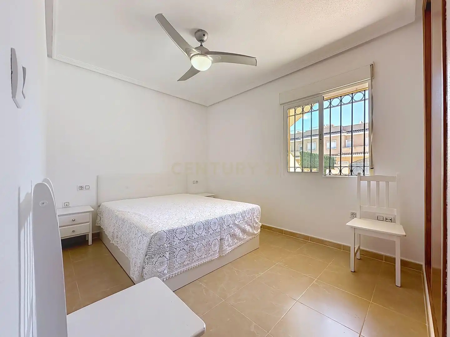 Habitación de Apartamento de alquiler en Orihuela con Aire acondicionado, Horno y Piscina comunitaria