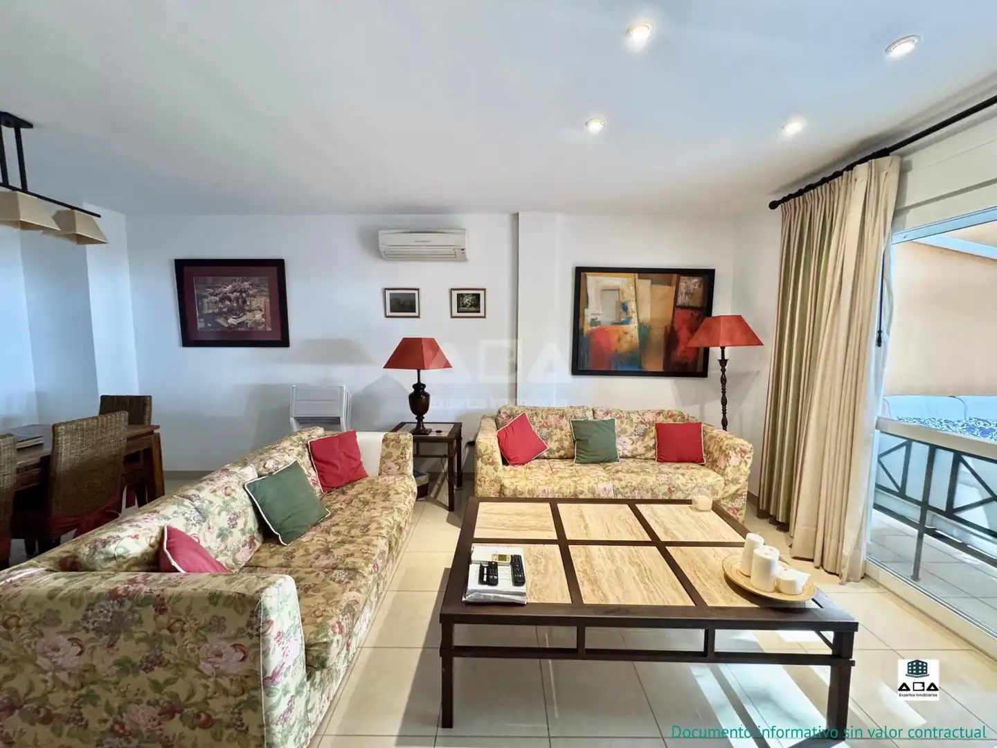 Wohnzimmer von Einfamilien-Reihenhaus zum Verkauf in Alcalà de Xivert mit Klimaanlage, Privatgarten und Terrasse
