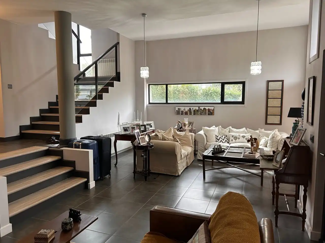 Sala de estar de Casa o chalet en venta en Culleredo con Calefacción, Jardín privado y Parquet
