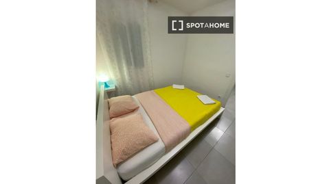 Photo 2 of Room in Singuerlín, Santa Coloma de Gramenet