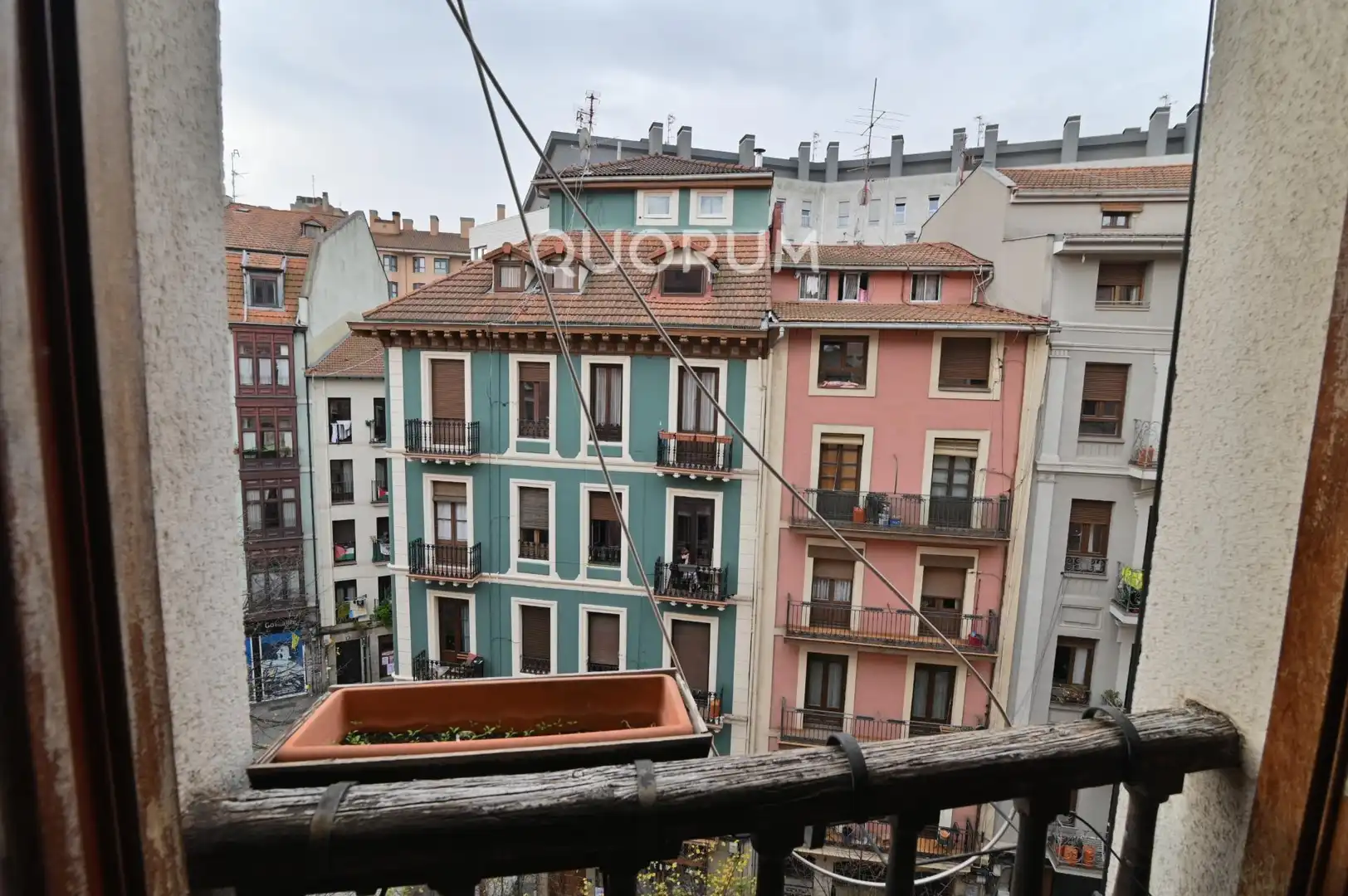 Exterior view of Flat for sale in Bilbao   with Furnished, Balcony and Jacuzzi