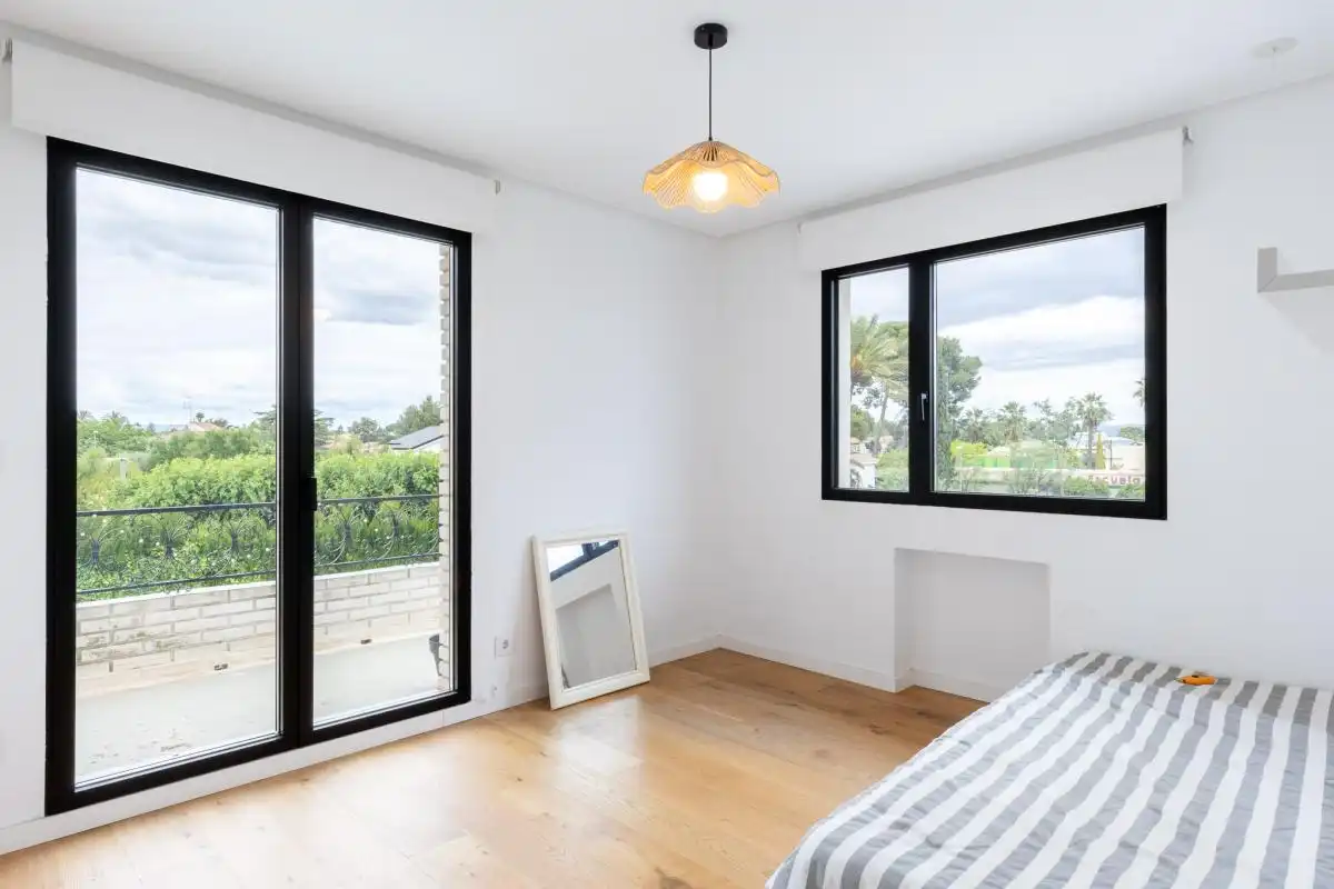 Bedroom of Houses for sale in L'Eliana  with Air Conditioner, Heating and Swimming Pool