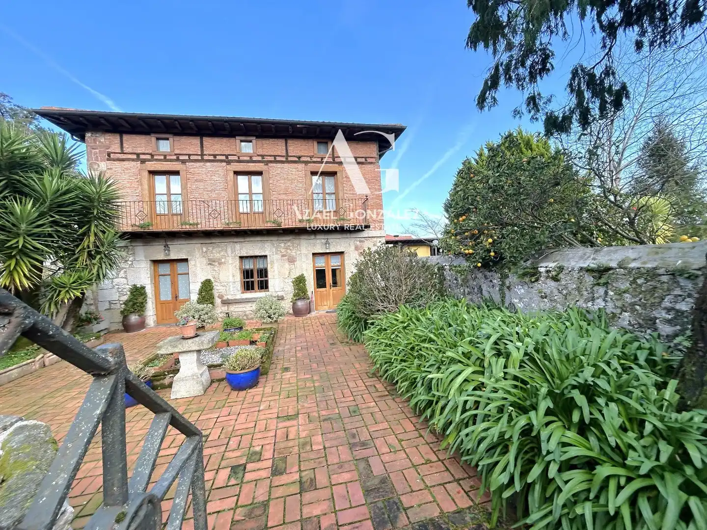 Vista exterior de Casa o chalet en venta en Camargo con Calefacción, Terraza y Amueblado