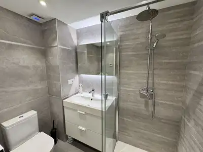 Badezimmer von Dachboden zum Verkauf in Mijas mit Klimaanlage, Heizung und Terrasse