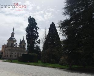 Vista exterior de Pis en venda en Real Sitio de San Ildefonso amb Calefacció, Terrassa i Balcó