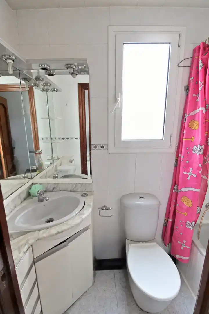 Bathroom of Flat for sale in L'Hospitalet de Llobregat