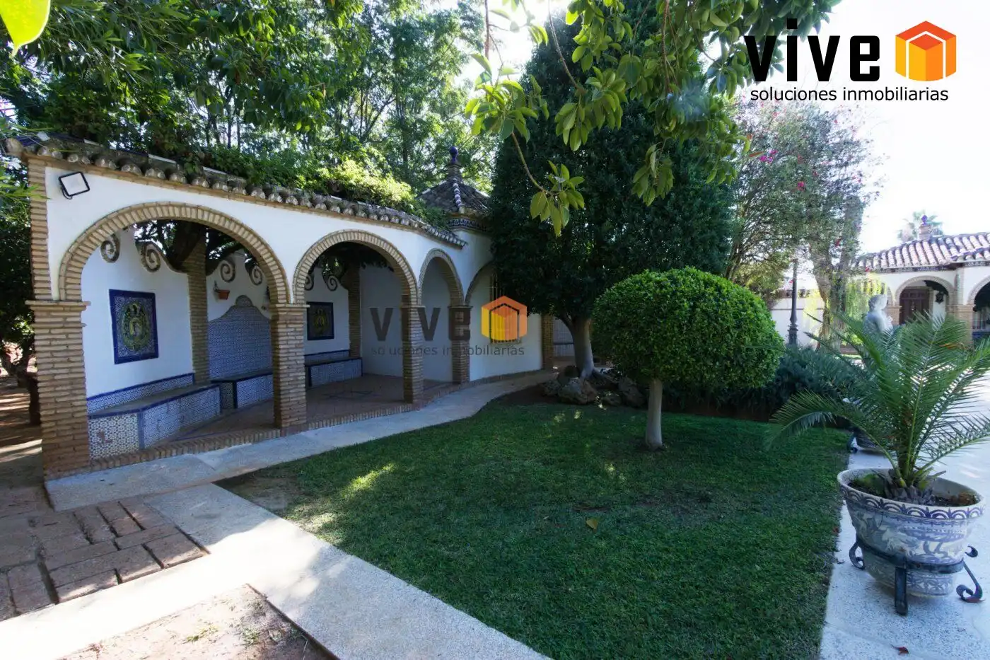 Garden of Houses for sale in Espartinas  with Air Conditioner, Heating and Terrace