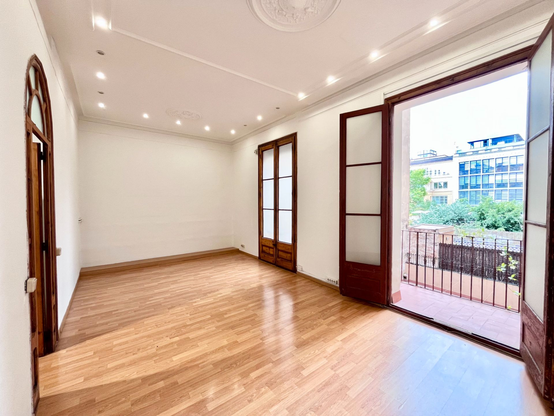 Sala de estar de Oficina de alquiler en  Barcelona Capital con Aire acondicionado, Calefacción y Balcón
