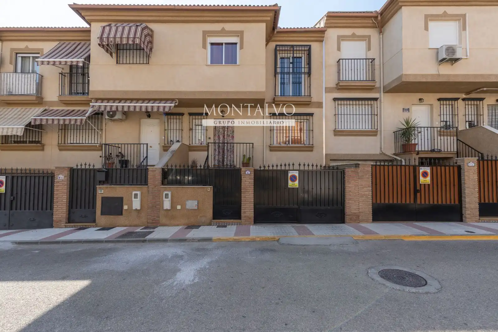 Vista exterior de Casa adosada en venta en Atarfe