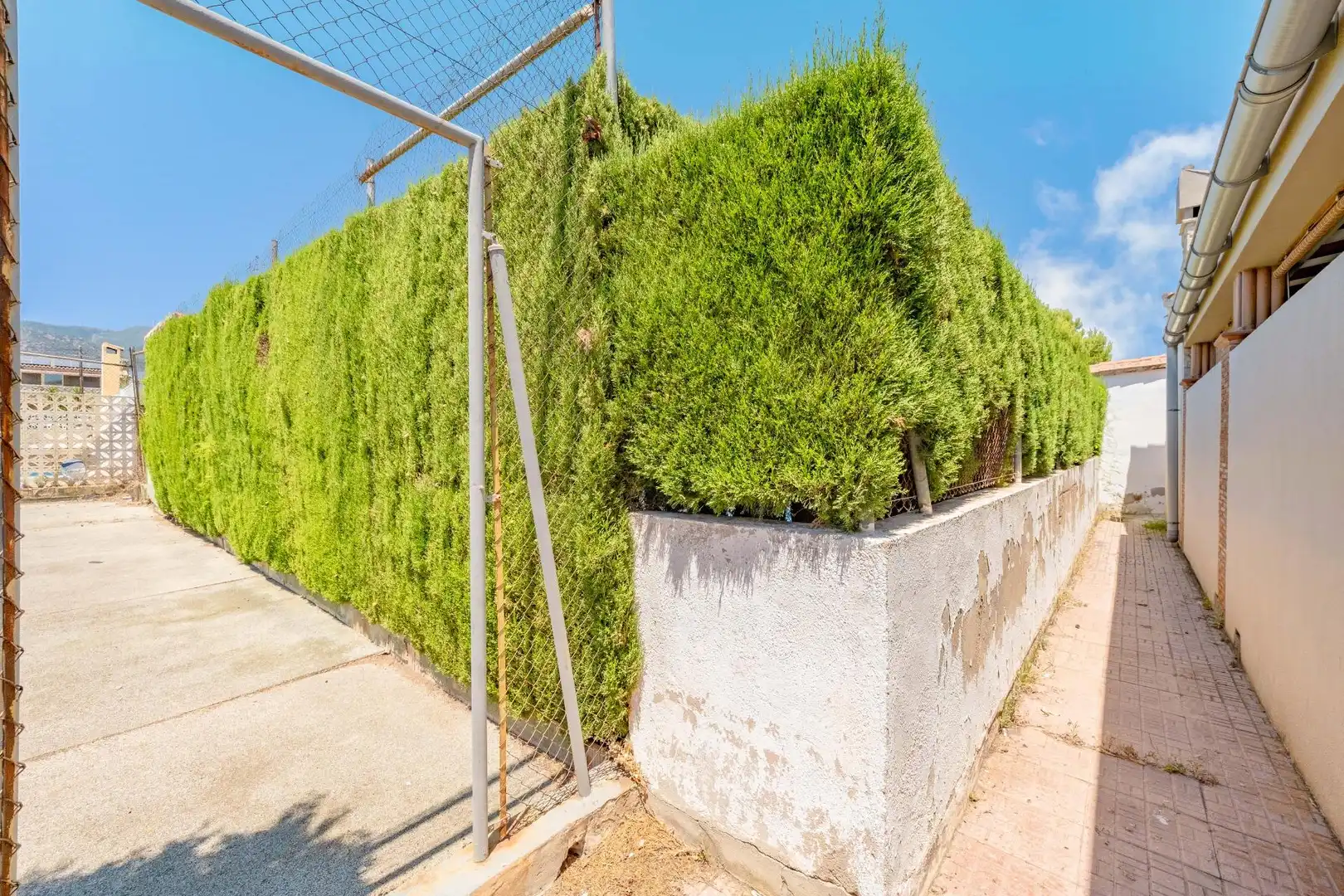 Vista exterior de Casa o xalet en venda en Benicasim / Benicàssim amb Balcó i Piscina comunitària