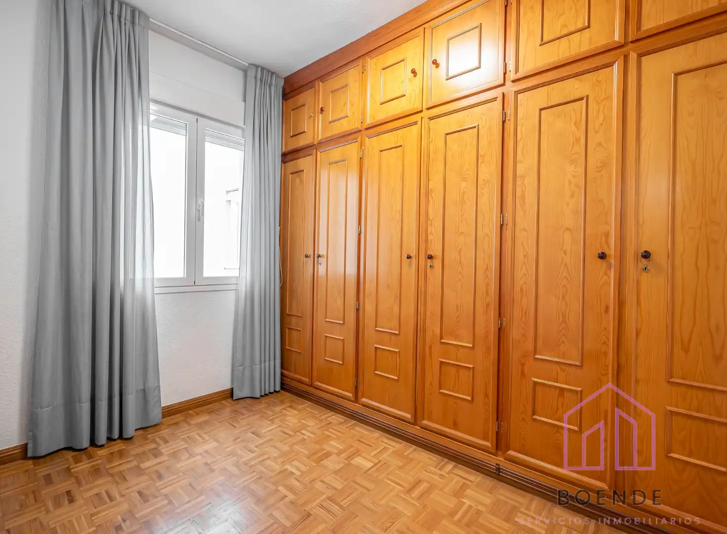 Bedroom of Flat for sale in Madrid  with Air Conditioner, Heating and Parquet flooring