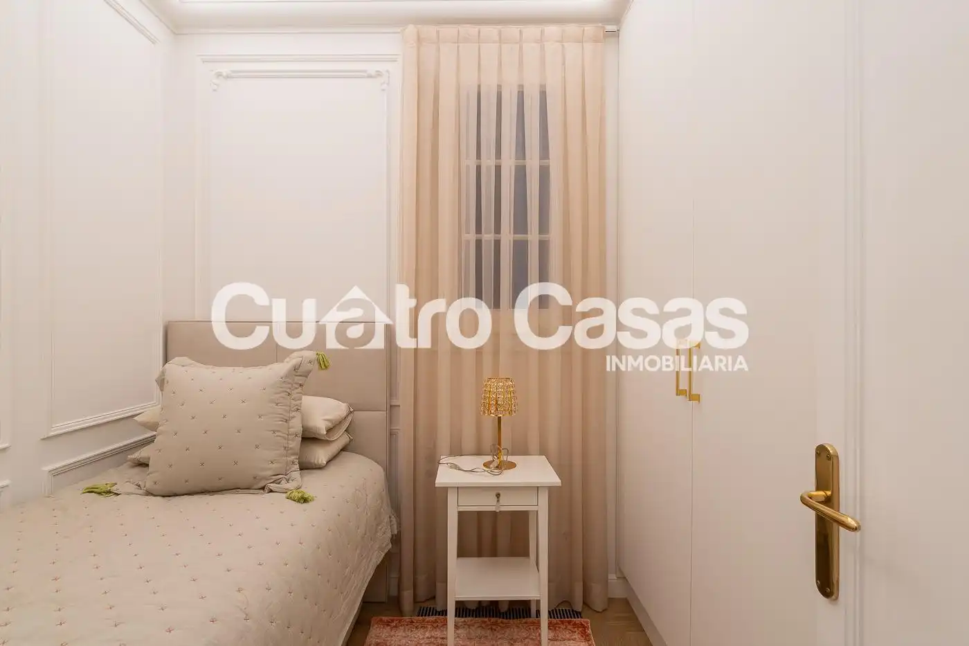 Habitación de Piso en venta en Barcelona con Aire acondicionado, Amueblado y Balcón