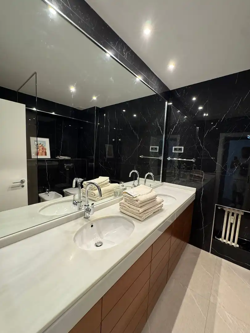 Badezimmer von Wohnung zur Miete in Madrid mit Klimaanlage, Heizung und Möbliert