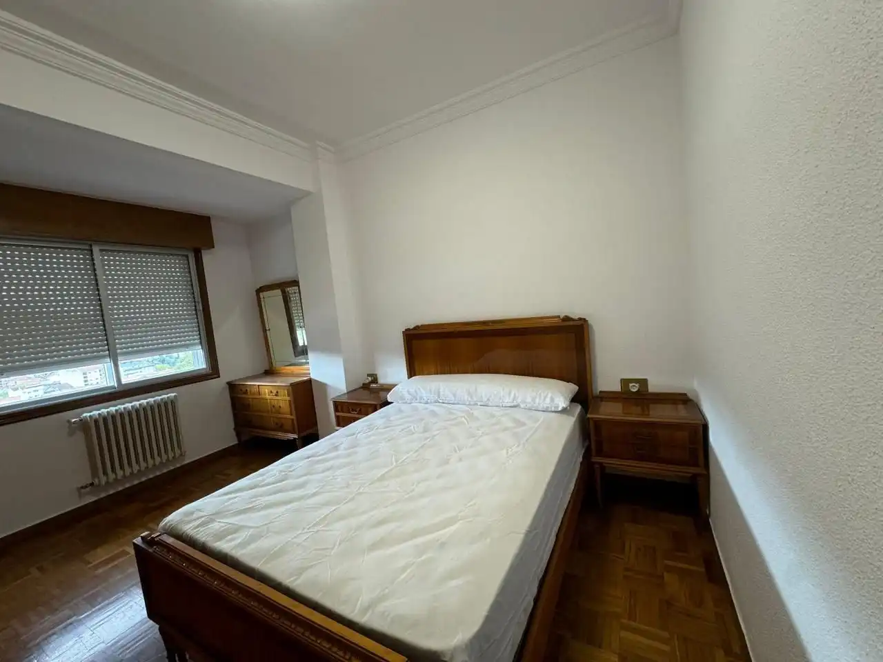 Bedroom of Flat for share in Ourense Capital   with Heating, Parquet flooring and Furnished