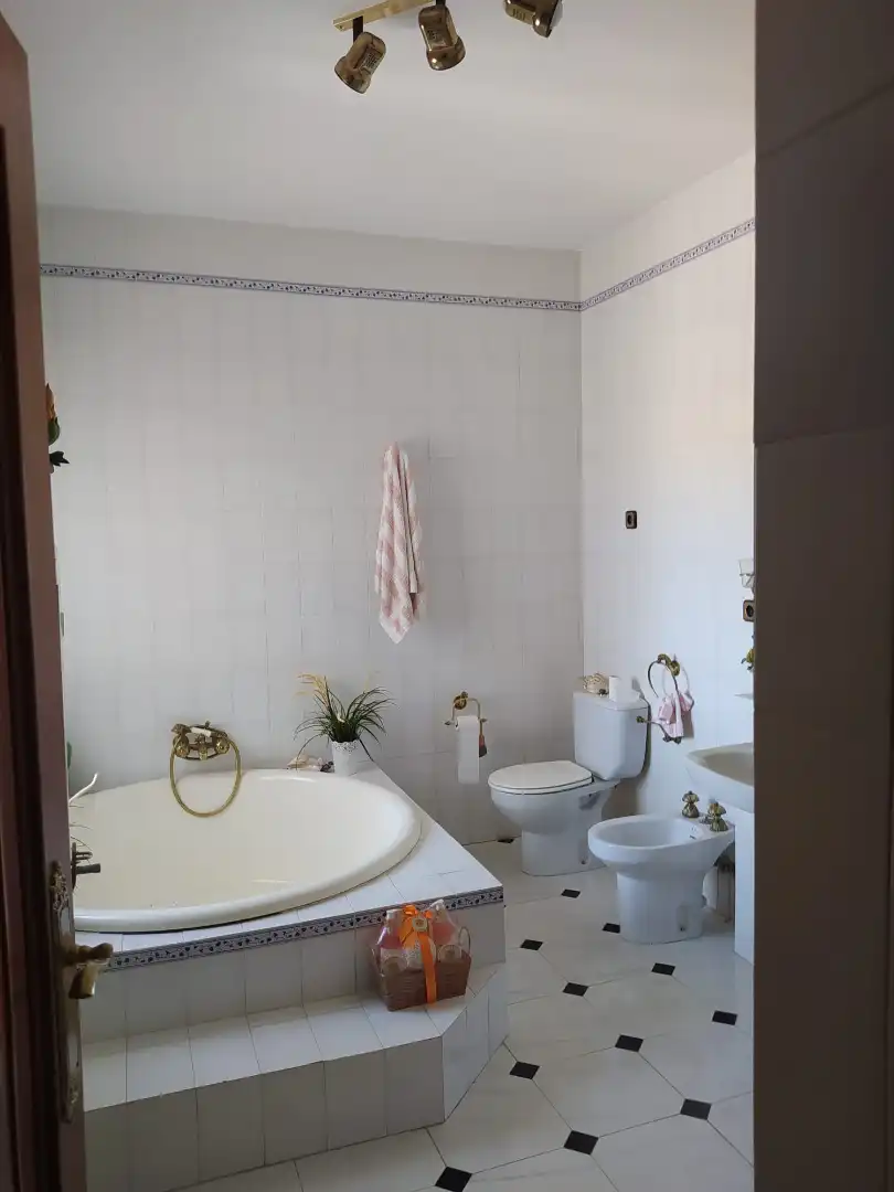 Bathroom of Houses for sale in Talarrubias  with Air Conditioner, Private garden and Storage room