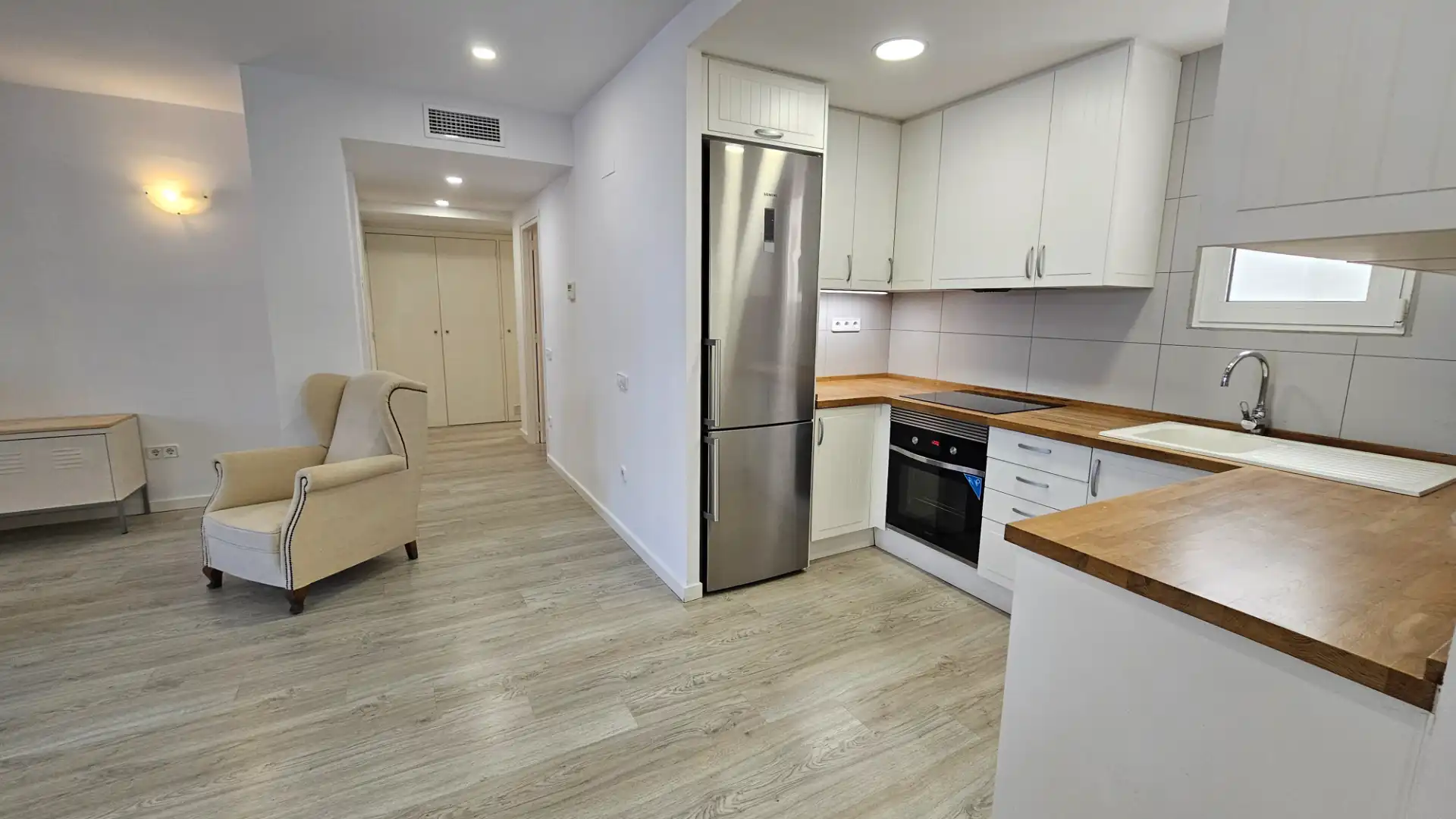 Wohnung zur Miete in Via Augusta, Llevant