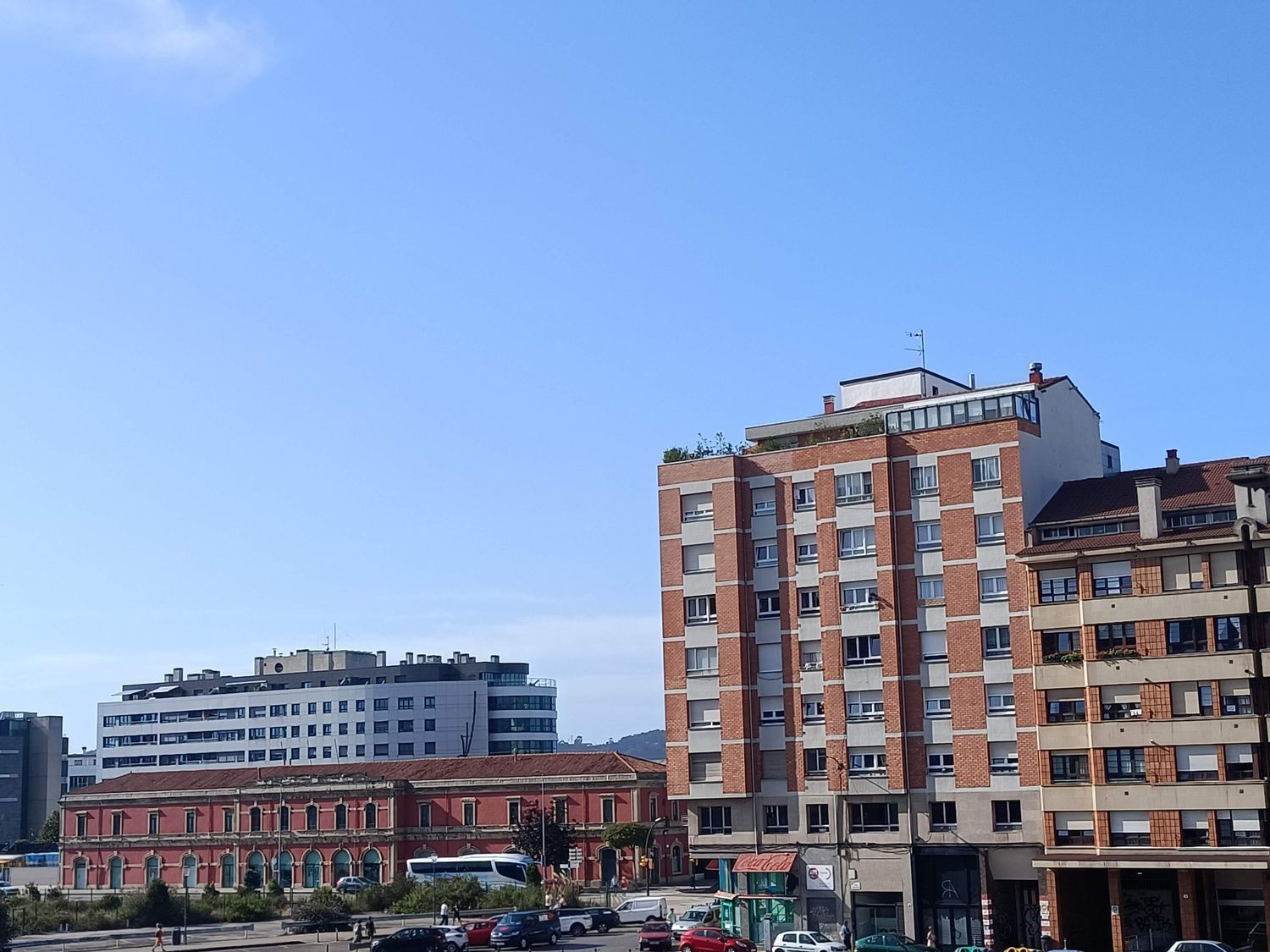 Vista exterior de Pis de lloguer en Gijón  amb Calefacció, Terrassa i Piscina