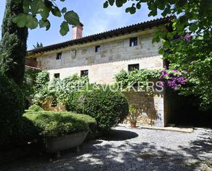 Vista exterior de Finca rústica en venda en Bárcena de Cicero amb Calefacció, Jardí privat i Terrassa