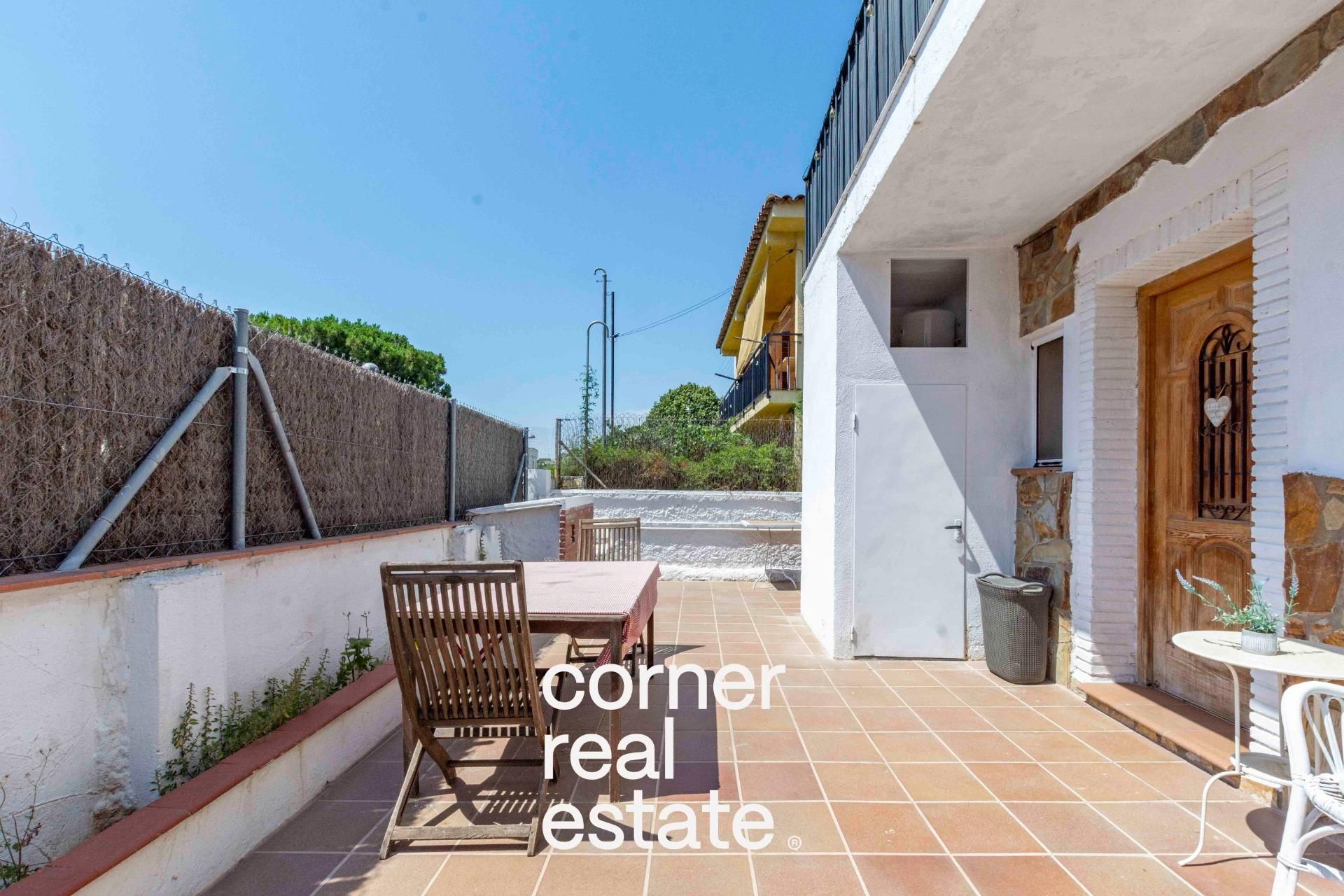 Exterior view of Flat for sale in Sant Cugat del Vallès  with Air Conditioner, Private garden and Terrace