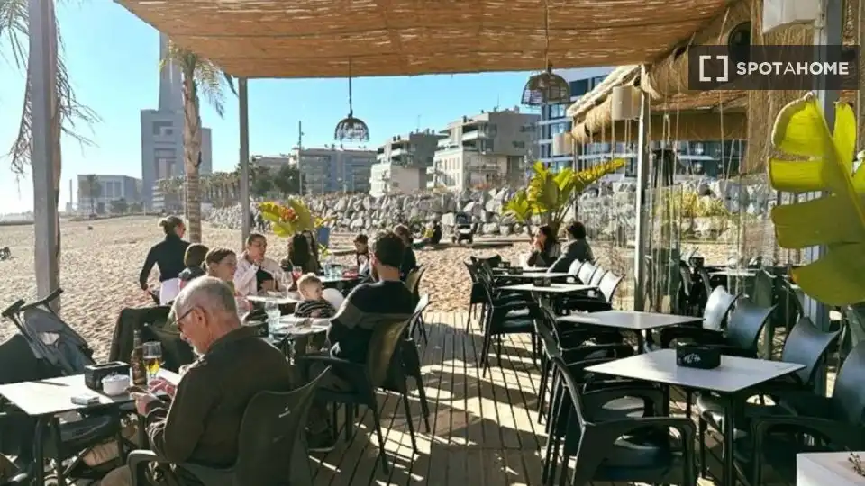 Terrassa de Pis de lloguer en Badalona amb Aire condicionat, Calefacció i Moblat
