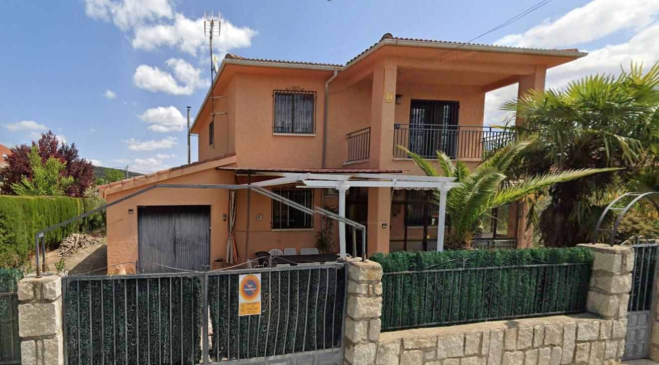 Exterior view of House or chalet for sale in Torrelaguna  with Air Conditioner, Heating and Private garden