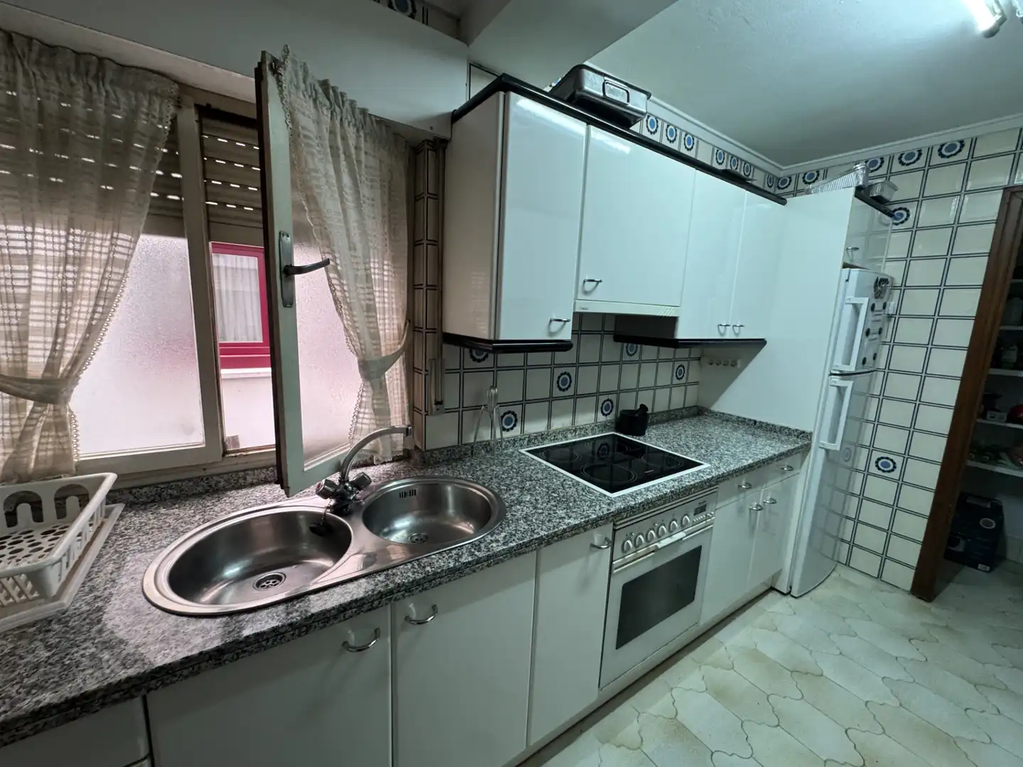 Cuina de Pis en venda en Oviedo  amb Calefacció, Parquet i Forn