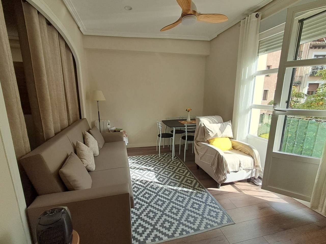 Living room of Study to rent in  Logroño  with Heating and Balcony