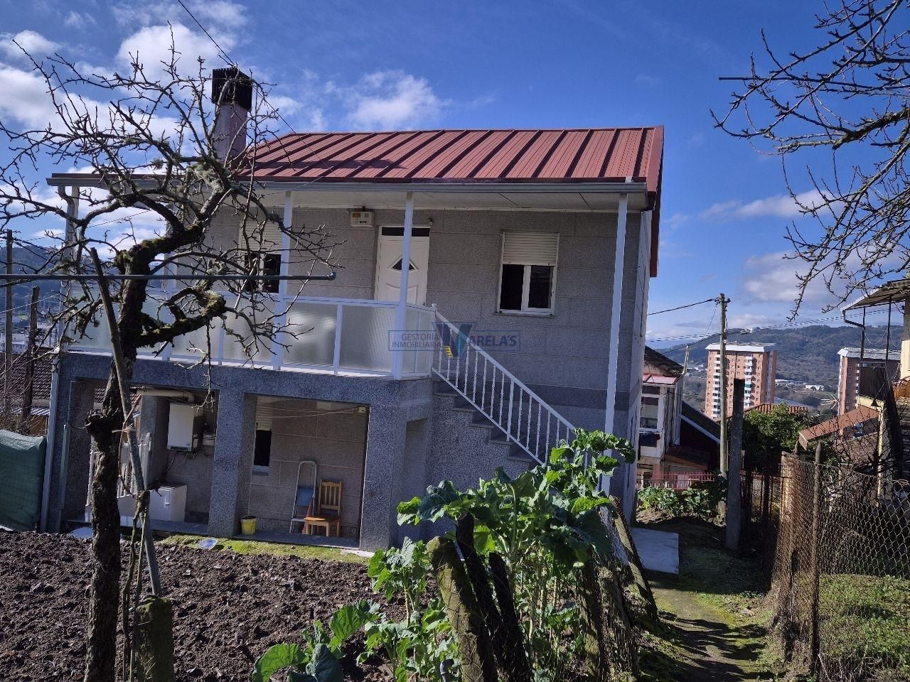 Vista exterior de Casa o xalet en venda en Ourense Capital  amb Calefacció, Jardí privat i Parquet