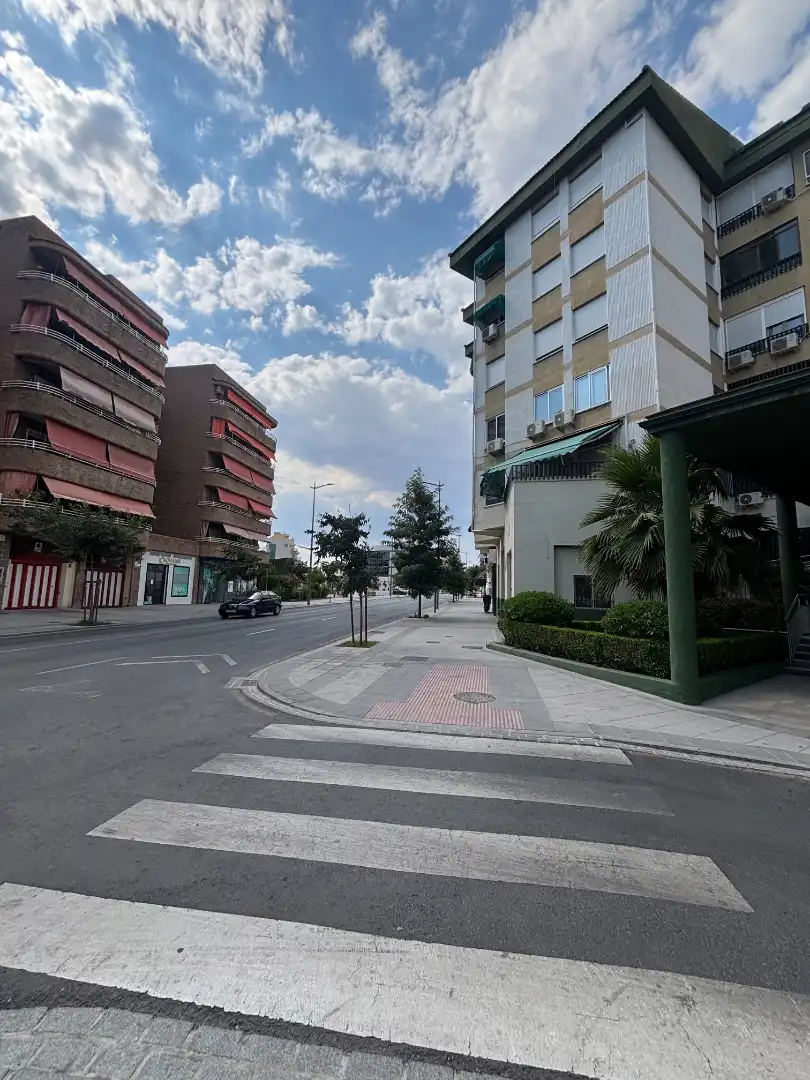 Außenansicht von Wohnungen zur Miete in Granada mit Klimaanlage, Heizung und Balkon