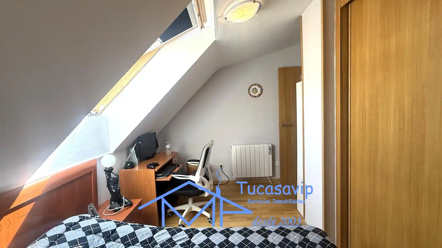 Habitación de Dúplex en venta en El Hoyo de Pinares  con Calefacción y Amueblado